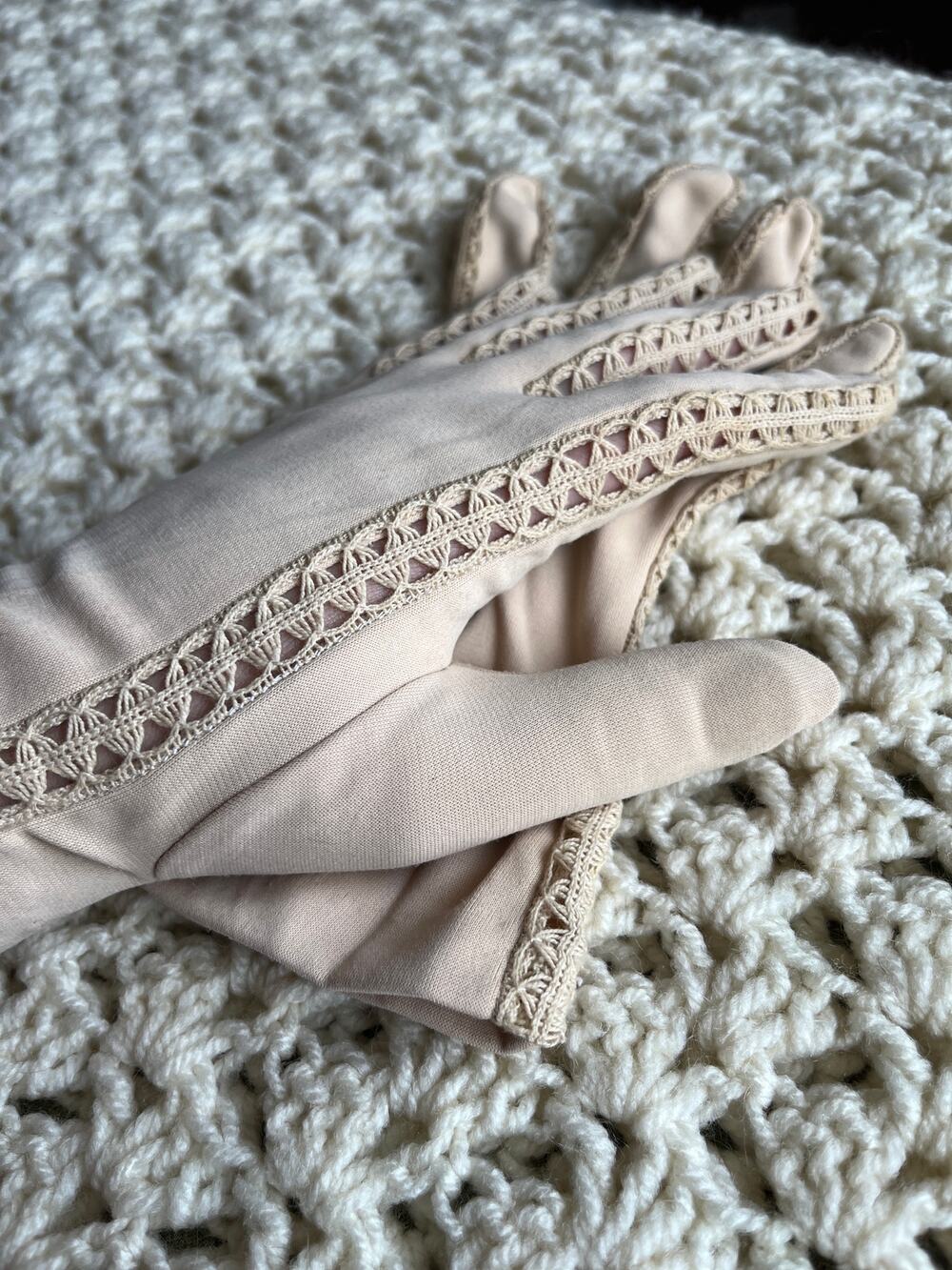 Vintage 60s Cream Crochet Gloves Bridal Wedding Size 7